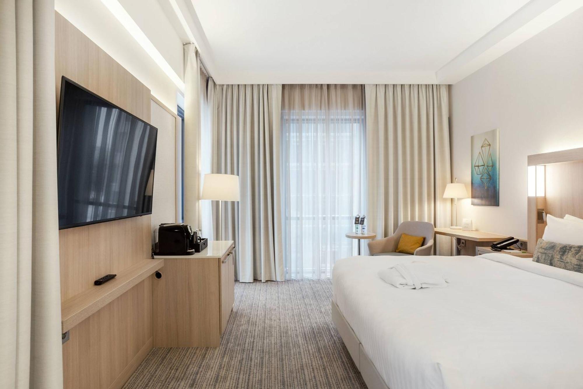 Courtyard By Marriott Vilnius City Center Exterior photo