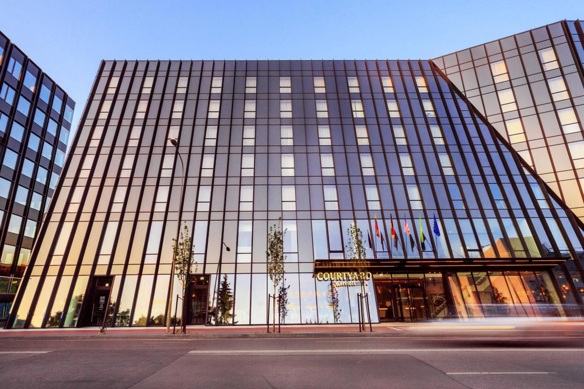 Courtyard By Marriott Vilnius City Center Exterior photo