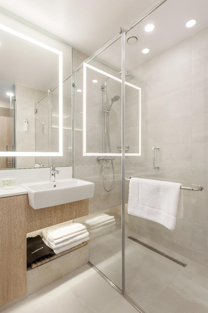 Courtyard By Marriott Vilnius City Center Exterior photo
